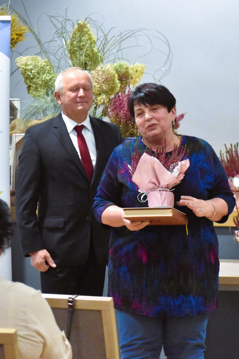 Zdjęcie w galerii na portalu naszwodzislaw.com: DEN w Gminie Godów. Wójt życzył nauczycielom spełnienia obietnic [FOTO] wiadomości z regionu