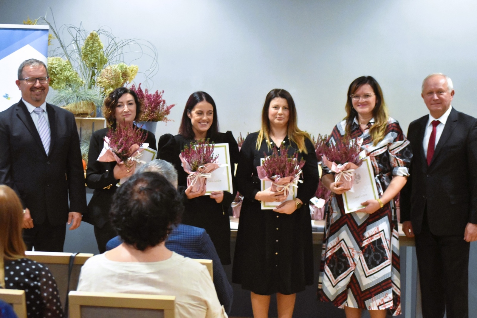 Zdjęcie w galerii na portalu naszwodzislaw.com: DEN w Gminie Godów. Wójt życzył nauczycielom spełnienia obietnic [FOTO] wiadomości z regionu