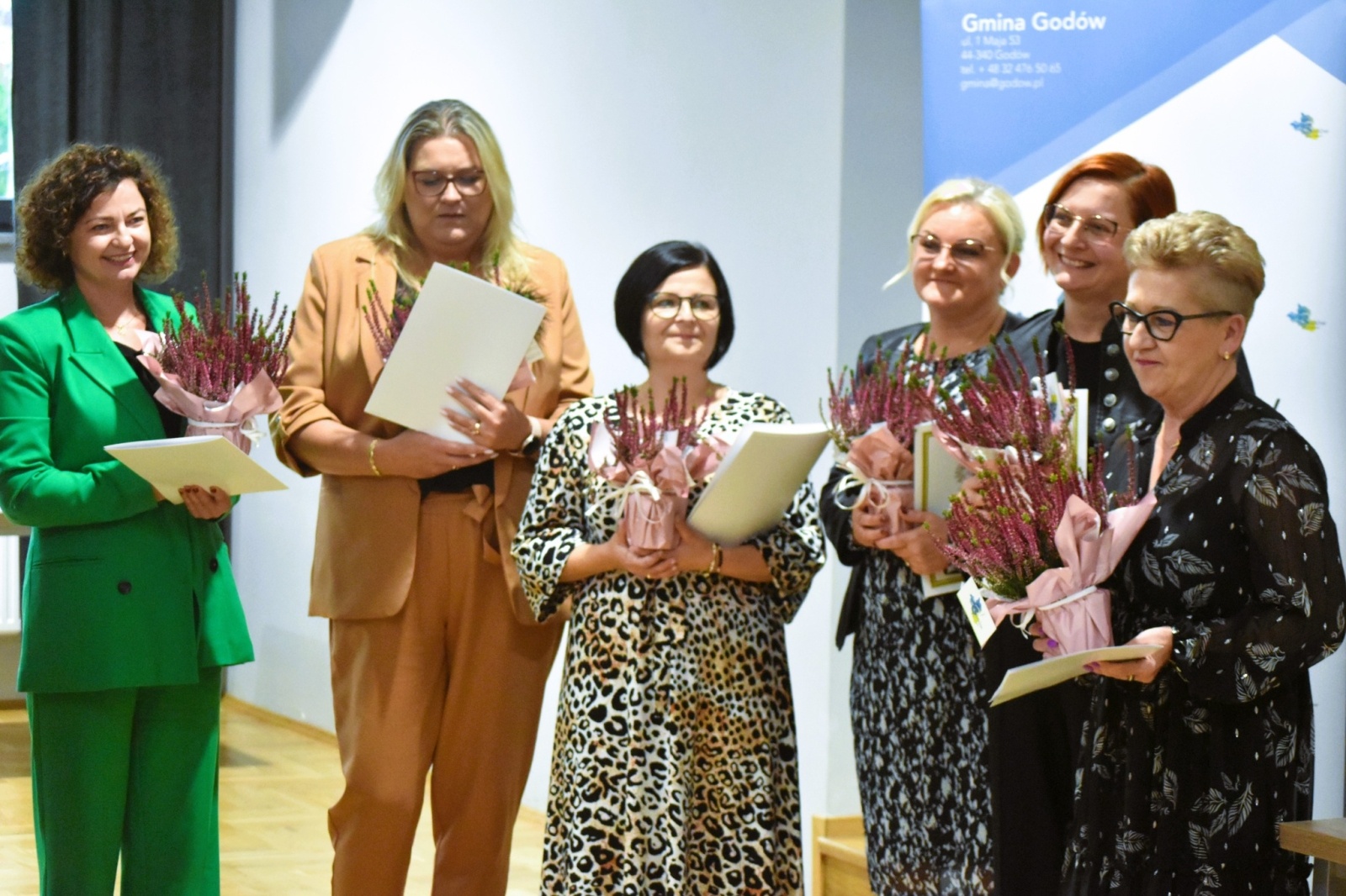 Zdjęcie w galerii na portalu naszwodzislaw.com: DEN w Gminie Godów. Wójt życzył nauczycielom spełnienia obietnic [FOTO] wiadomości z regionu