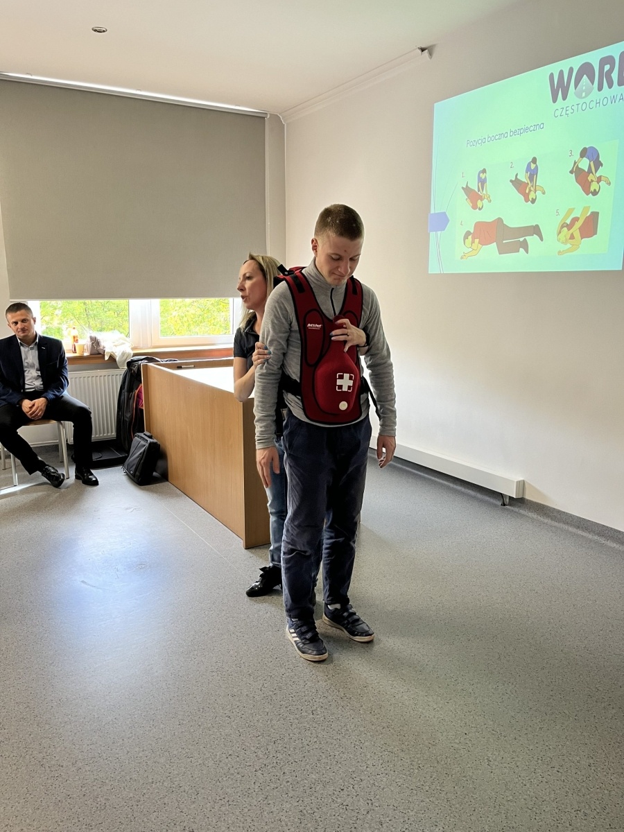 Zdjęcie w galerii na portalu naszwodzislaw.com: Razem bezpieczniej – akcja Instytutu Studiów Społecznych wiadomości z regionu