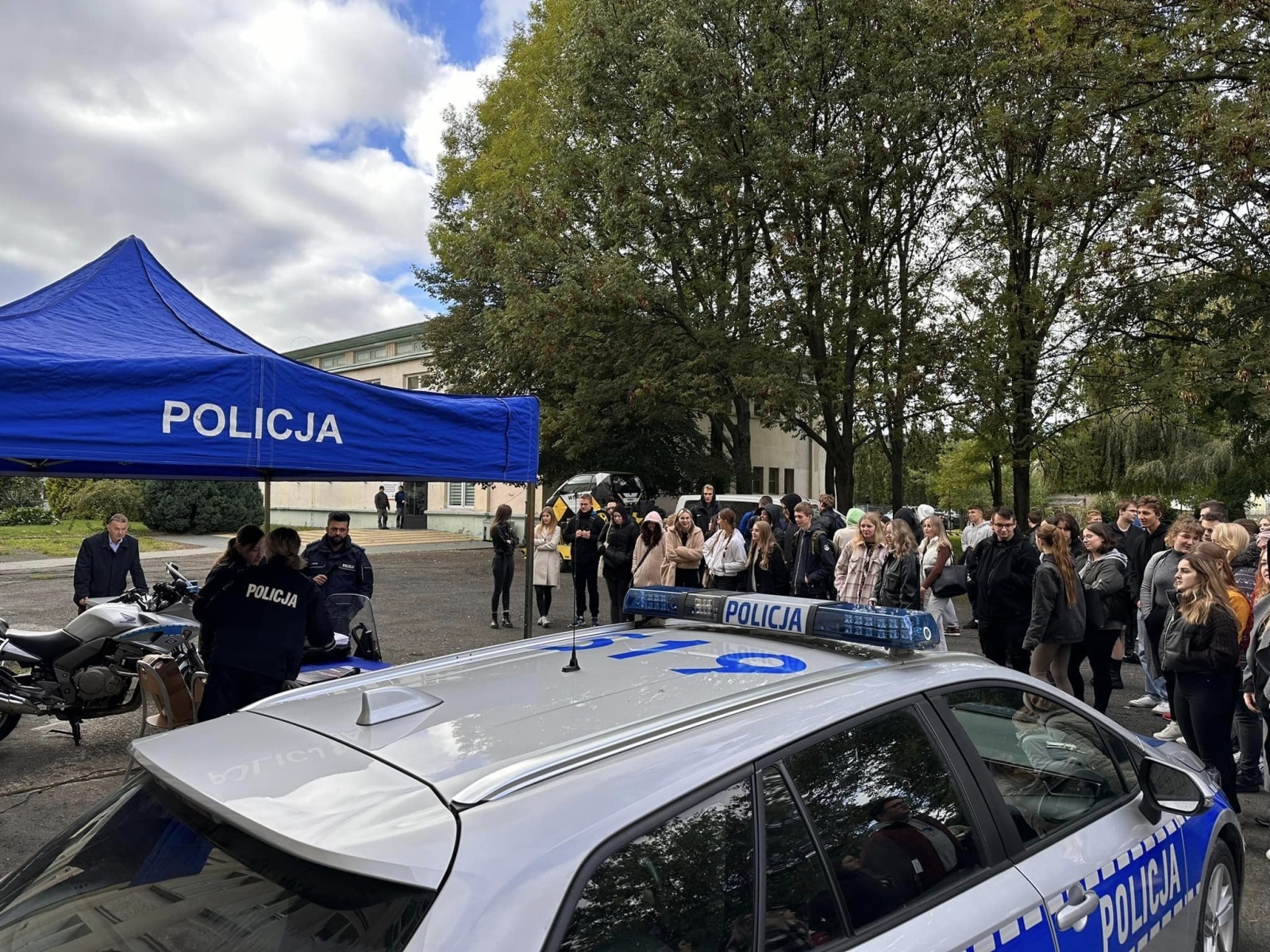 Zdjęcie w galerii na portalu naszwodzislaw.com: Razem bezpieczniej – akcja Instytutu Studiów Społecznych wiadomości z regionu