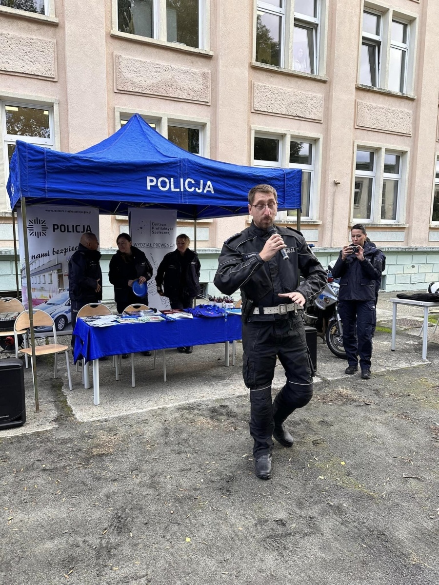 Zdjęcie w galerii na portalu naszwodzislaw.com: Razem bezpieczniej – akcja Instytutu Studiów Społecznych wiadomości z regionu