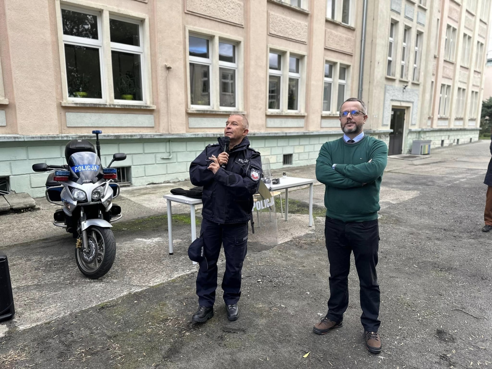 Zdjęcie w galerii na portalu naszwodzislaw.com: Razem bezpieczniej – akcja Instytutu Studiów Społecznych wiadomości z regionu