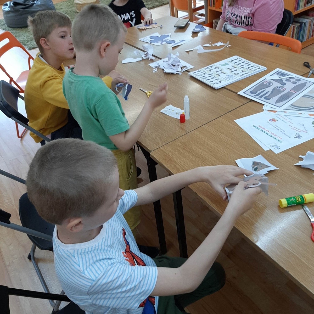 Zdjęcie w galerii na portalu naszwodzislaw.com: Wodzisławska książnica zaprasza na warsztaty modelarstwa wiadomości z regionu