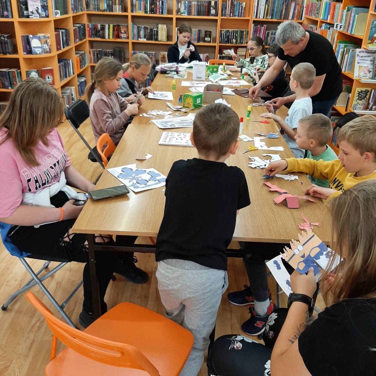 Zdjęcie w galerii na portalu naszwodzislaw.com: Wodzisławska książnica zaprasza na warsztaty modelarstwa wiadomości z regionu