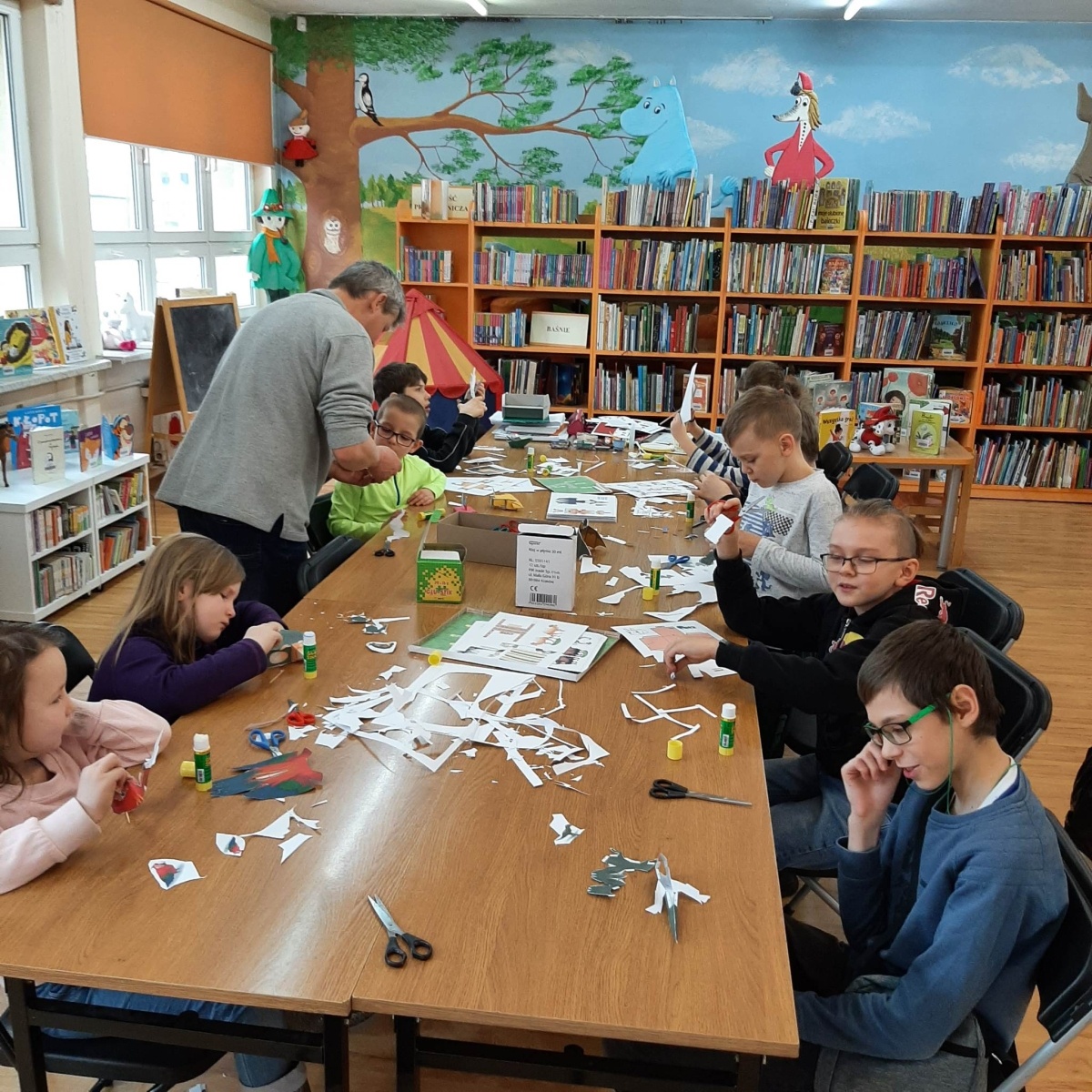 Zdjęcie w galerii na portalu naszwodzislaw.com: Wodzisławska książnica zaprasza na warsztaty modelarstwa wiadomości z regionu