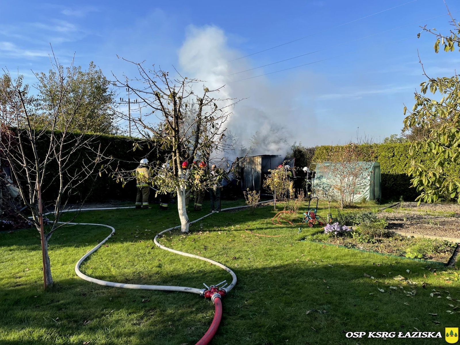 Zdjęcie w galerii na portalu naszwodzislaw.com: Drewniana szopa poszła z dymem w Skrzyszowie wiadomości z regionu