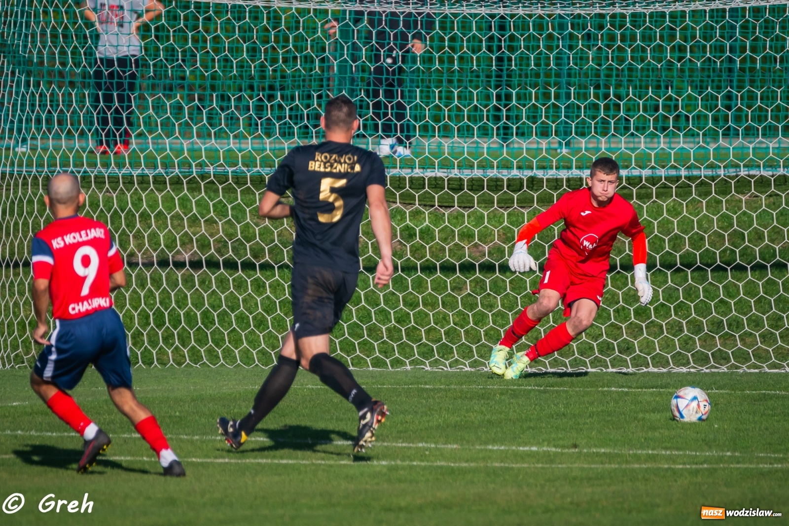 Zdjęcie w galerii na portalu naszwodzislaw.com: Wyrównany bój Kolejarza i Rozwoju zakończony podziałem punktów [FOTO] wiadomości z regionu