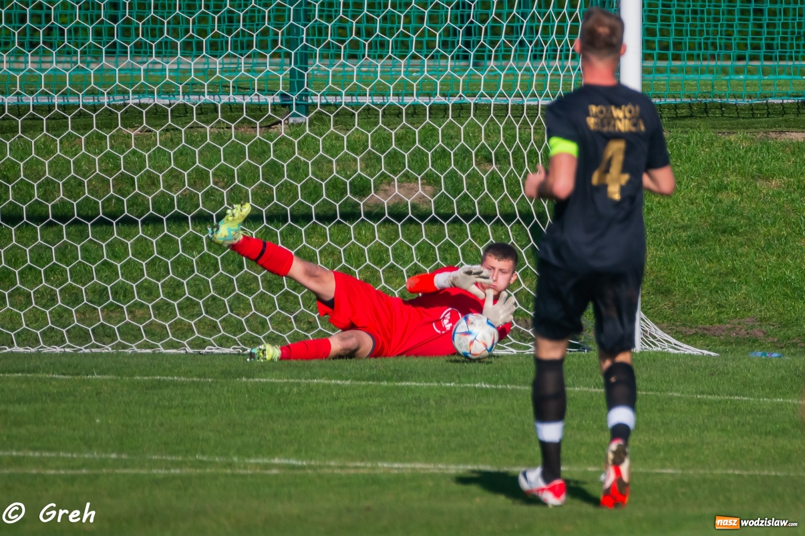 Zdjęcie w galerii na portalu naszwodzislaw.com: Wyrównany bój Kolejarza i Rozwoju zakończony podziałem punktów [FOTO] wiadomości z regionu