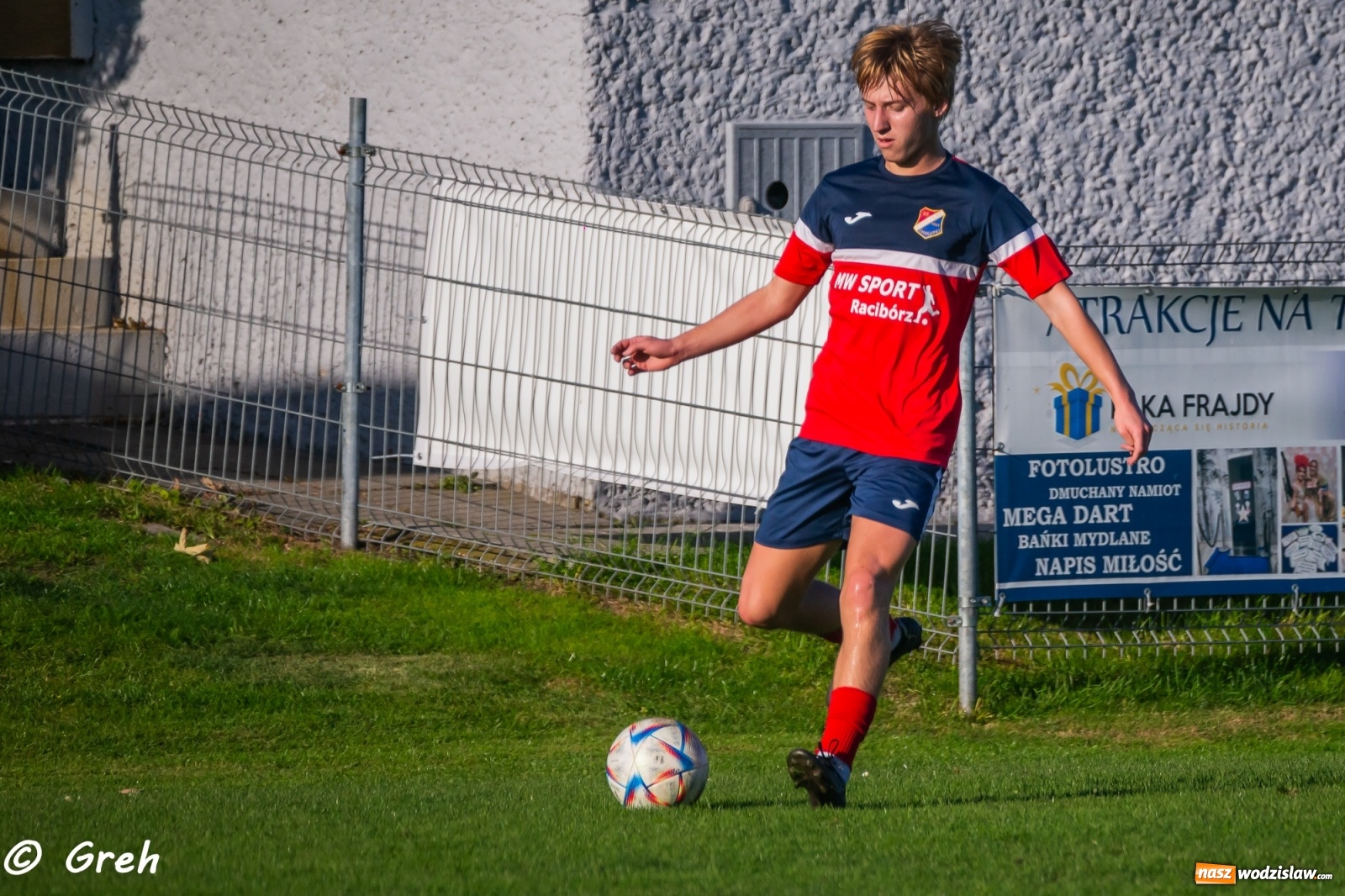 Zdjęcie w galerii na portalu naszwodzislaw.com: Wyrównany bój Kolejarza i Rozwoju zakończony podziałem punktów [FOTO] wiadomości z regionu