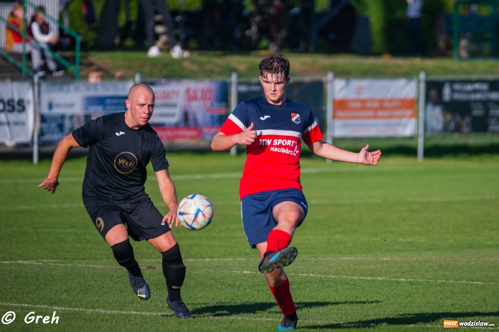 Zdjęcie w galerii na portalu naszwodzislaw.com: Wyrównany bój Kolejarza i Rozwoju zakończony podziałem punktów [FOTO] wiadomości z regionu