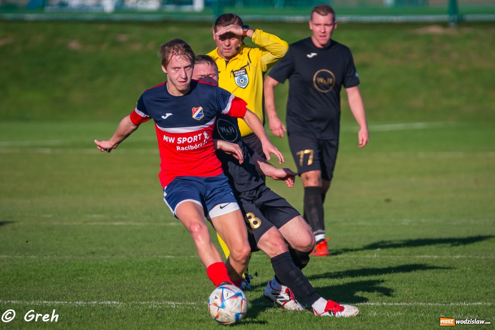 Zdjęcie w galerii na portalu naszwodzislaw.com: Wyrównany bój Kolejarza i Rozwoju zakończony podziałem punktów [FOTO] wiadomości z regionu
