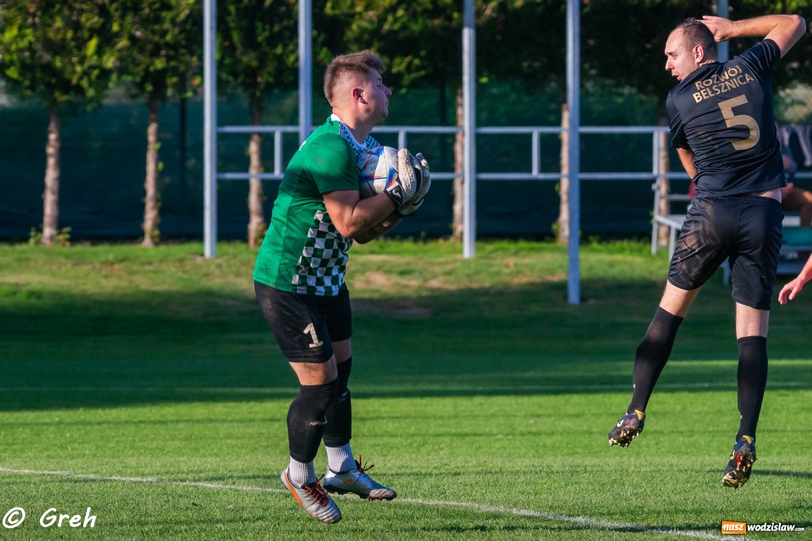 Zdjęcie w galerii na portalu naszwodzislaw.com: Wyrównany bój Kolejarza i Rozwoju zakończony podziałem punktów [FOTO] wiadomości z regionu