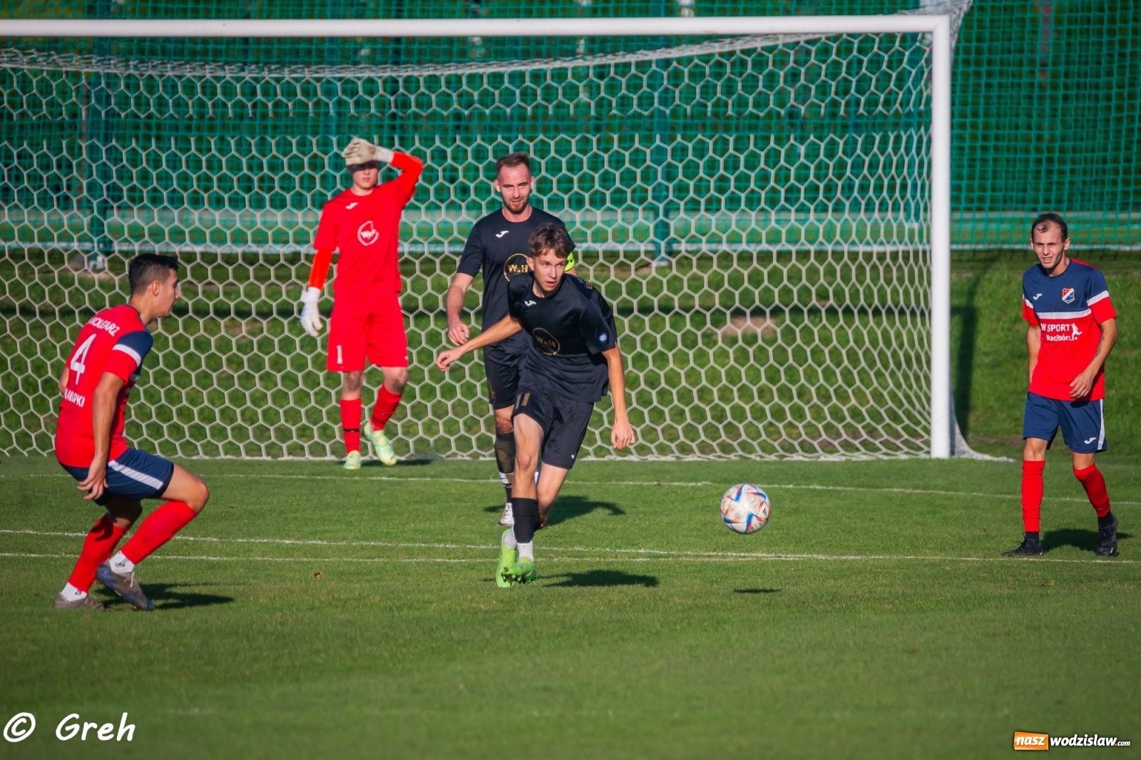 Zdjęcie w galerii na portalu naszwodzislaw.com: Wyrównany bój Kolejarza i Rozwoju zakończony podziałem punktów [FOTO] wiadomości z regionu