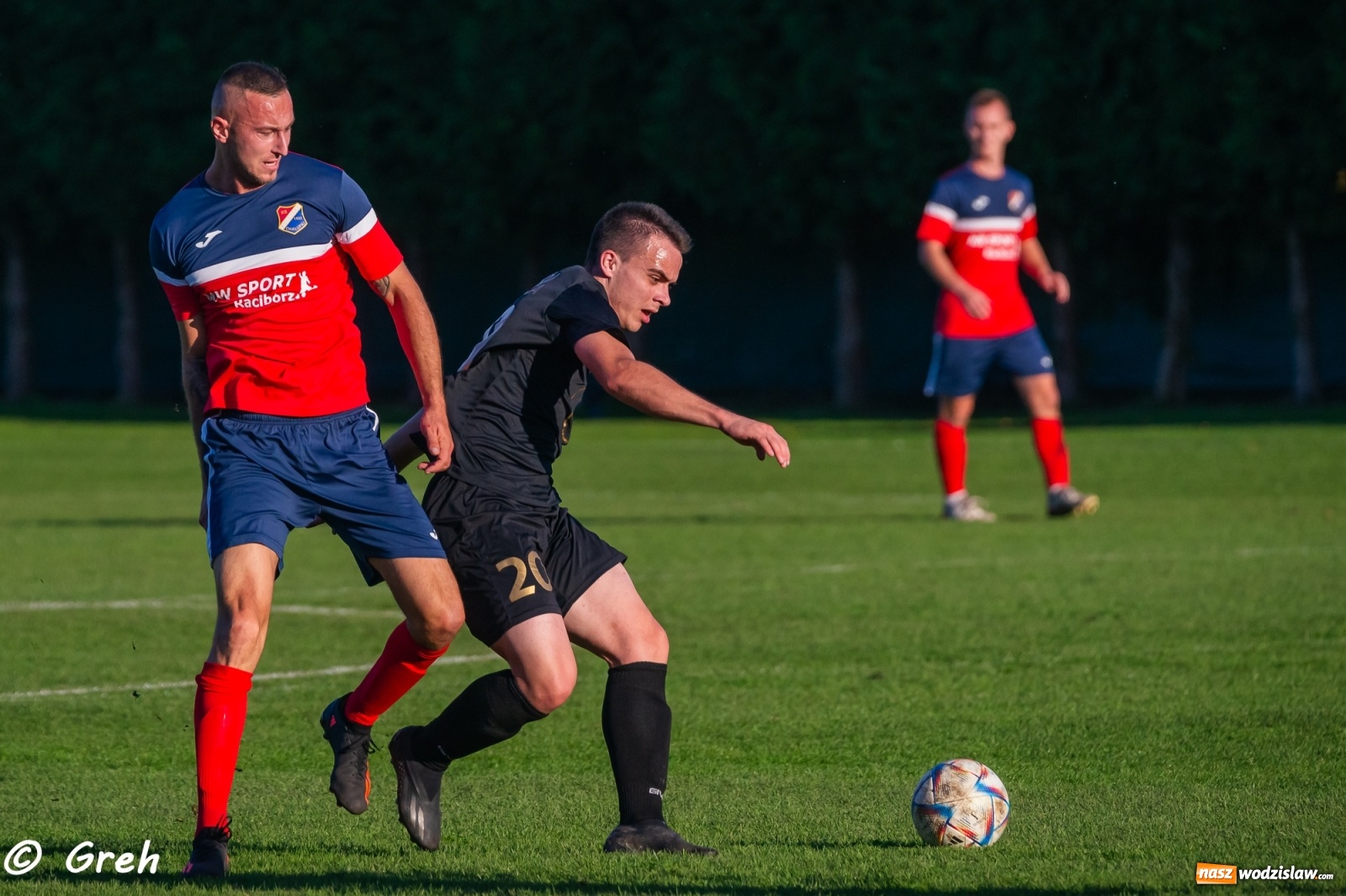 Zdjęcie w galerii na portalu naszwodzislaw.com: Wyrównany bój Kolejarza i Rozwoju zakończony podziałem punktów [FOTO] wiadomości z regionu