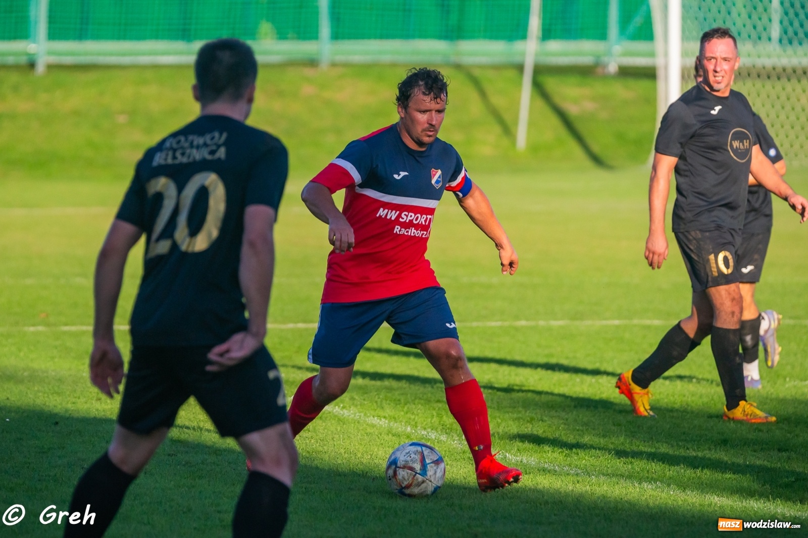 Zdjęcie w galerii na portalu naszwodzislaw.com: Wyrównany bój Kolejarza i Rozwoju zakończony podziałem punktów [FOTO] wiadomości z regionu