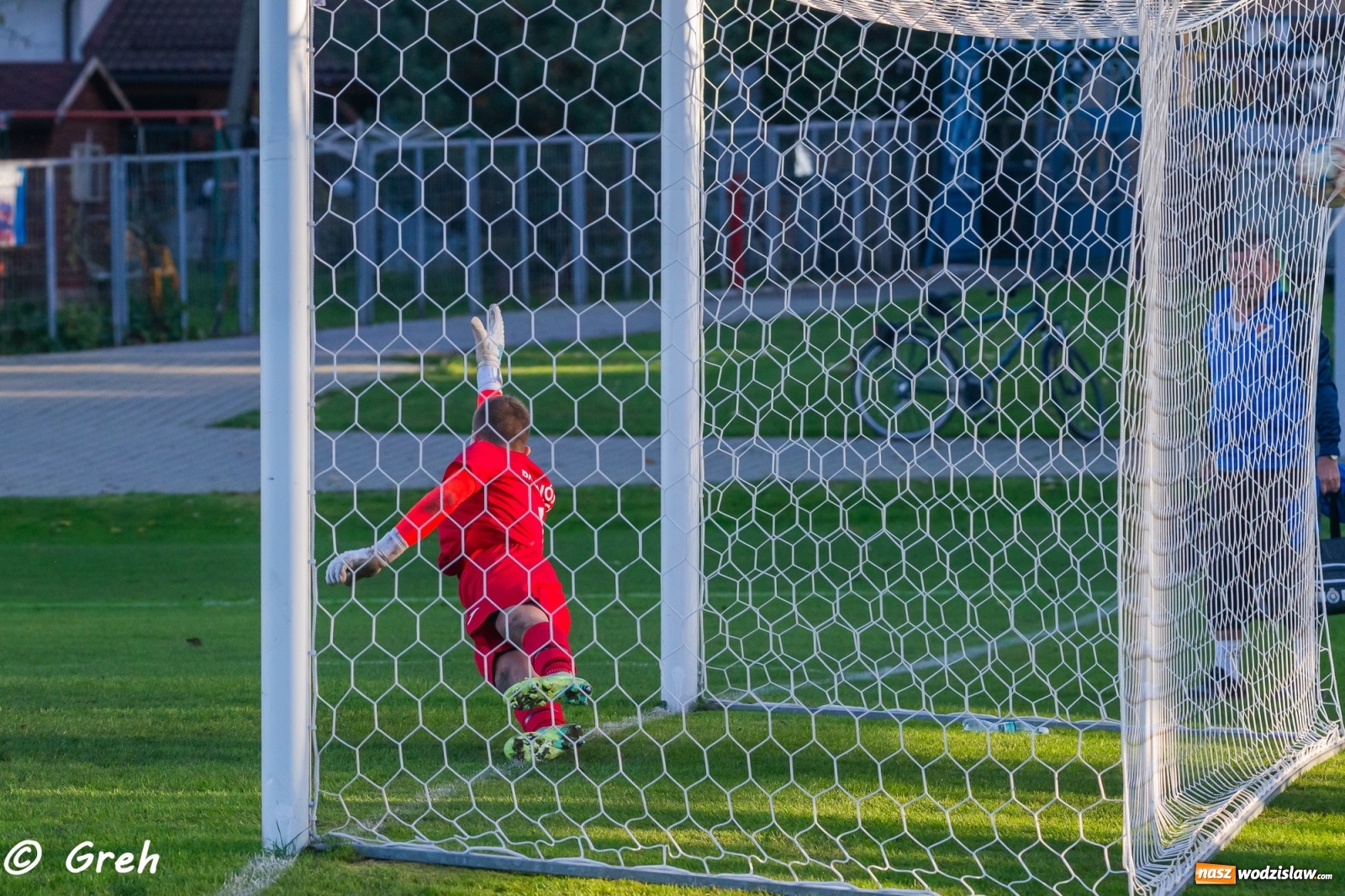 Zdjęcie w galerii na portalu naszwodzislaw.com: Wyrównany bój Kolejarza i Rozwoju zakończony podziałem punktów [FOTO] wiadomości z regionu