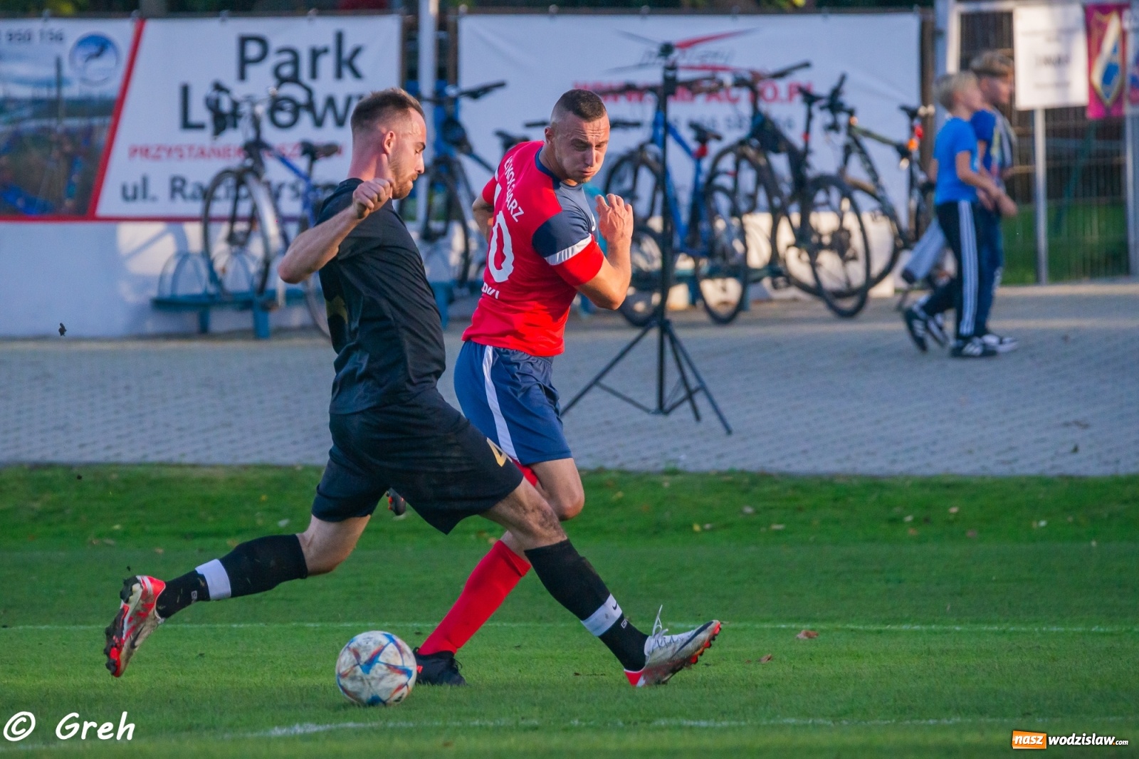 Zdjęcie w galerii na portalu naszwodzislaw.com: Wyrównany bój Kolejarza i Rozwoju zakończony podziałem punktów [FOTO] wiadomości z regionu