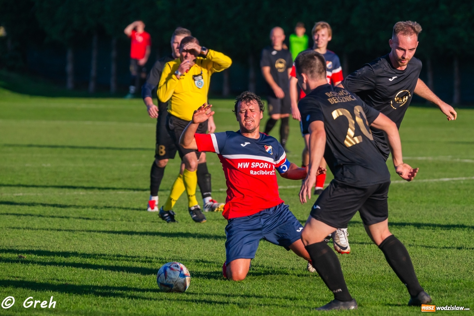 Zdjęcie w galerii na portalu naszwodzislaw.com: Wyrównany bój Kolejarza i Rozwoju zakończony podziałem punktów [FOTO] wiadomości z regionu