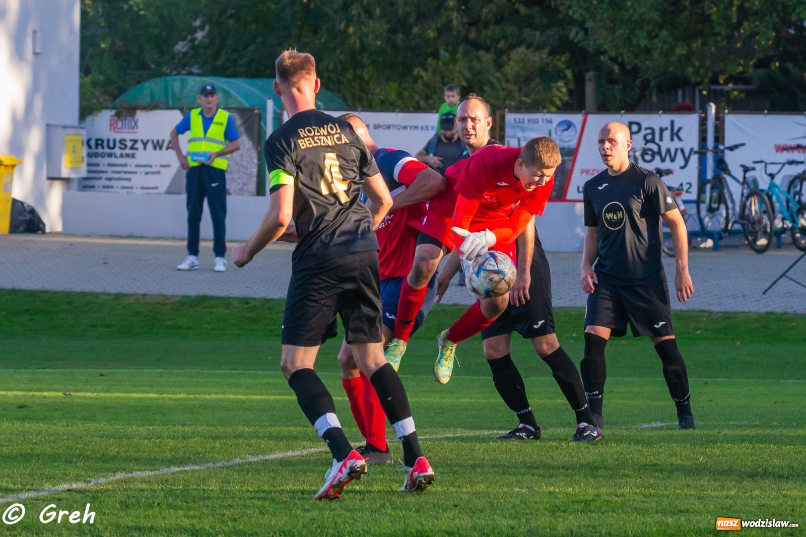 Zdjęcie w galerii na portalu naszwodzislaw.com: Wyrównany bój Kolejarza i Rozwoju zakończony podziałem punktów [FOTO] wiadomości z regionu