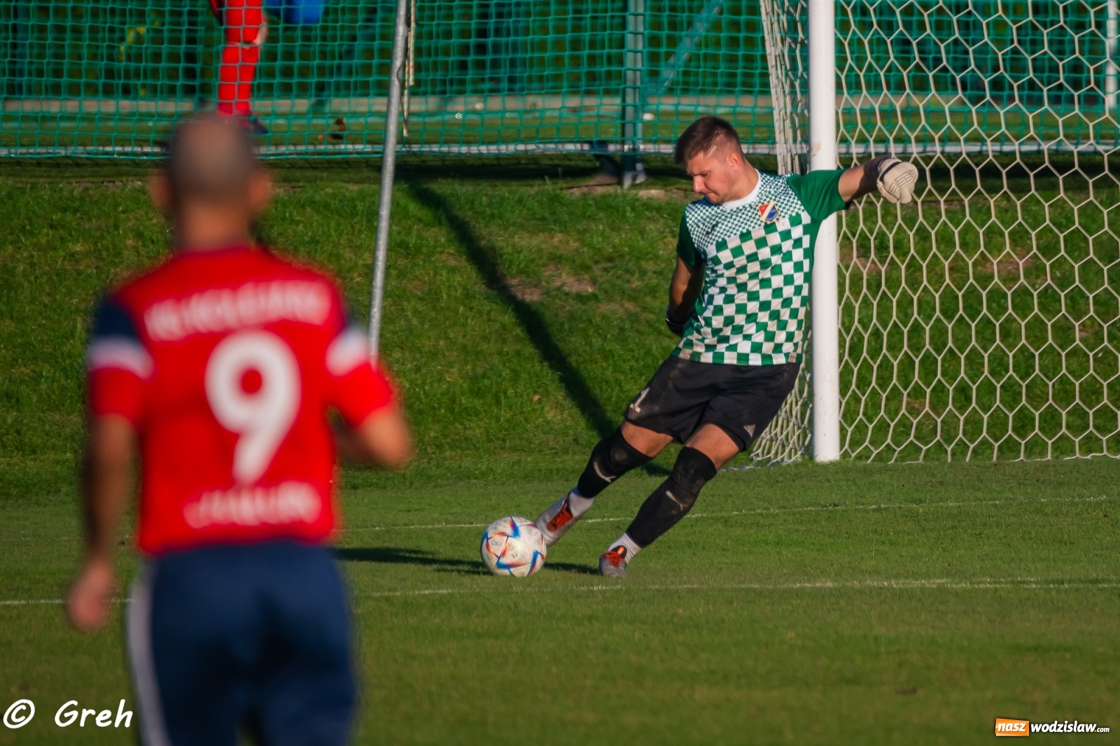 Zdjęcie w galerii na portalu naszwodzislaw.com: Wyrównany bój Kolejarza i Rozwoju zakończony podziałem punktów [FOTO] wiadomości z regionu