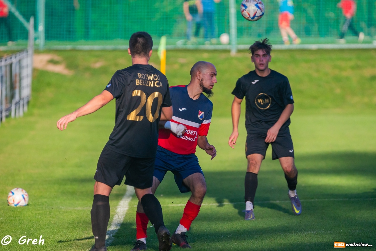 Zdjęcie w galerii na portalu naszwodzislaw.com: Wyrównany bój Kolejarza i Rozwoju zakończony podziałem punktów [FOTO] wiadomości z regionu