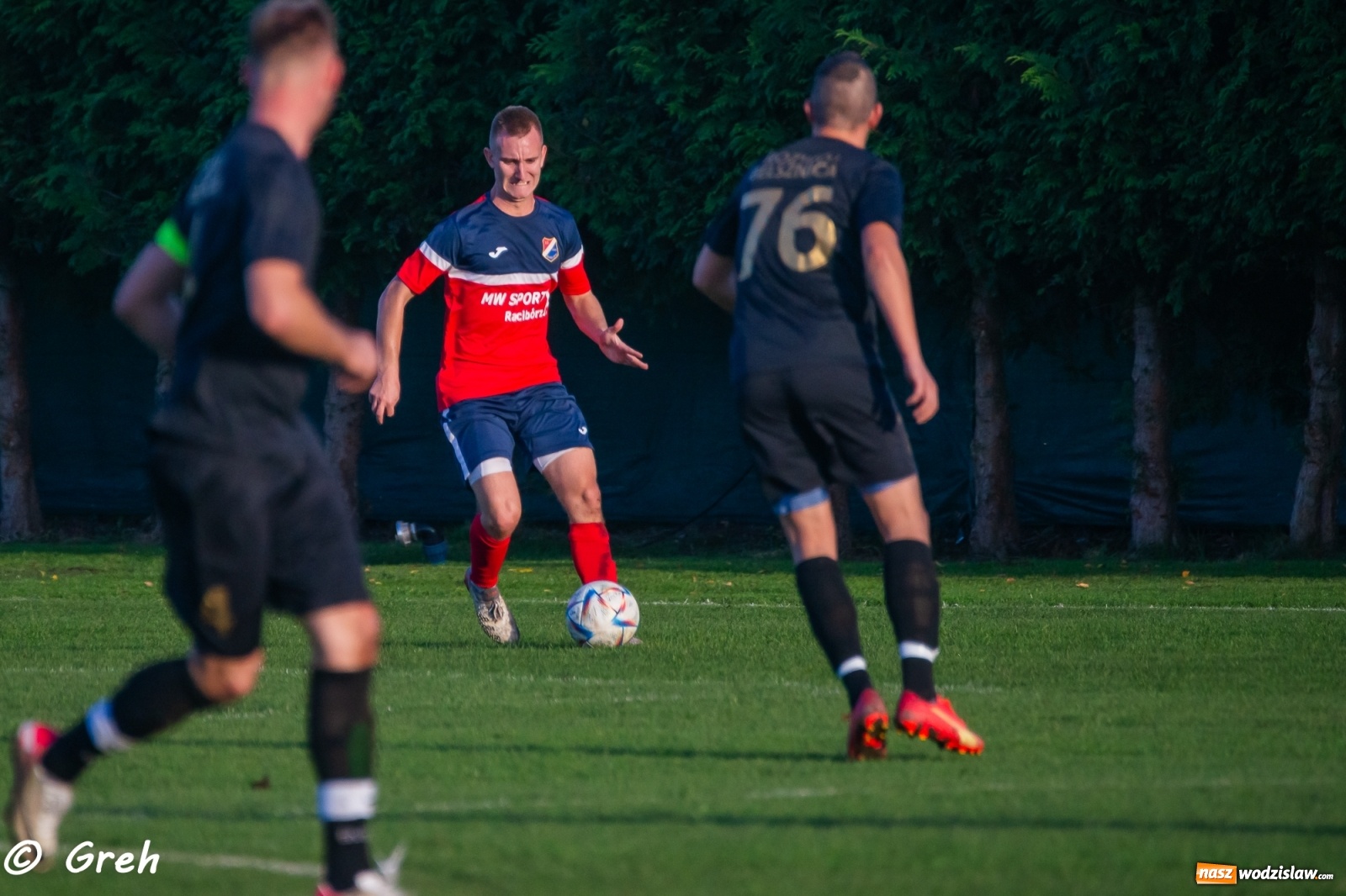 Zdjęcie w galerii na portalu naszwodzislaw.com: Wyrównany bój Kolejarza i Rozwoju zakończony podziałem punktów [FOTO] wiadomości z regionu