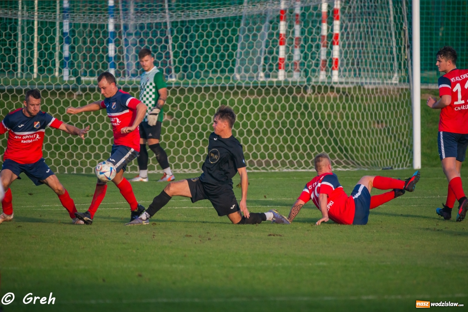 Zdjęcie w galerii na portalu naszwodzislaw.com: Wyrównany bój Kolejarza i Rozwoju zakończony podziałem punktów [FOTO] wiadomości z regionu