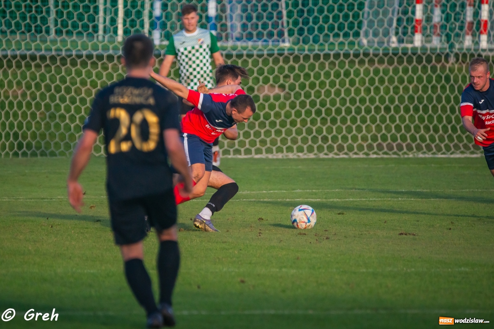 Zdjęcie w galerii na portalu naszwodzislaw.com: Wyrównany bój Kolejarza i Rozwoju zakończony podziałem punktów [FOTO] wiadomości z regionu