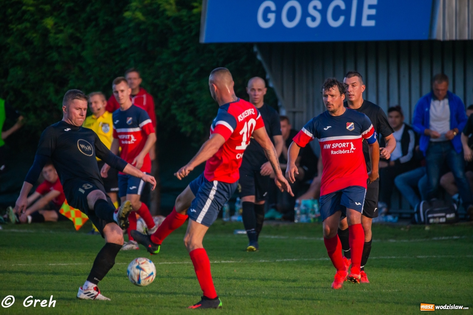 Zdjęcie w galerii na portalu naszwodzislaw.com: Wyrównany bój Kolejarza i Rozwoju zakończony podziałem punktów [FOTO] wiadomości z regionu