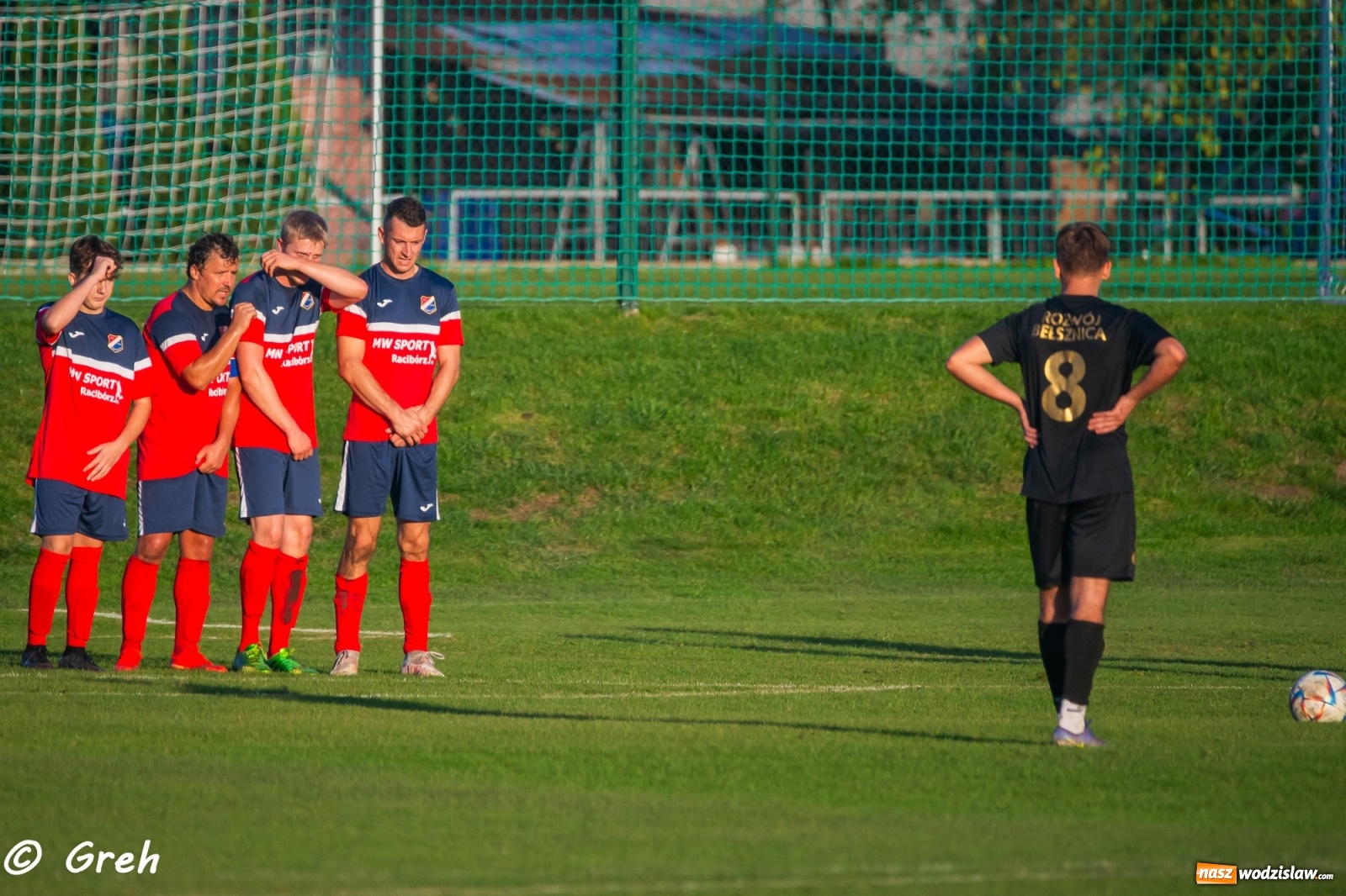 Zdjęcie w galerii na portalu naszwodzislaw.com: Wyrównany bój Kolejarza i Rozwoju zakończony podziałem punktów [FOTO] wiadomości z regionu