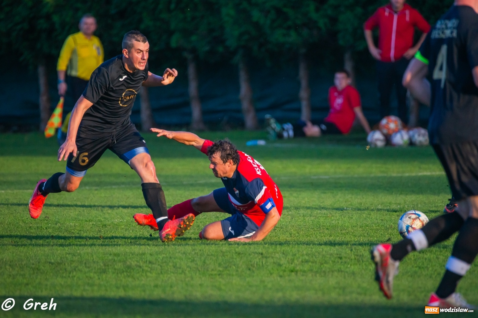 Zdjęcie w galerii na portalu naszwodzislaw.com: Wyrównany bój Kolejarza i Rozwoju zakończony podziałem punktów [FOTO] wiadomości z regionu
