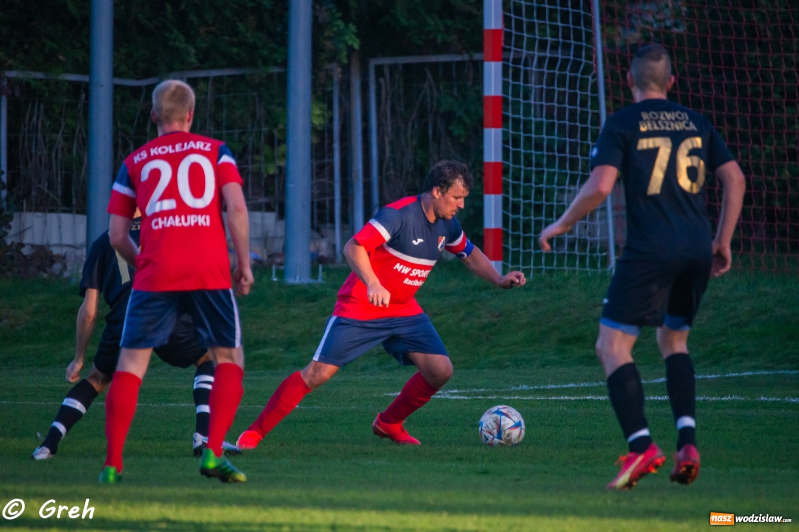 Zdjęcie w galerii na portalu naszwodzislaw.com: Wyrównany bój Kolejarza i Rozwoju zakończony podziałem punktów [FOTO] wiadomości z regionu
