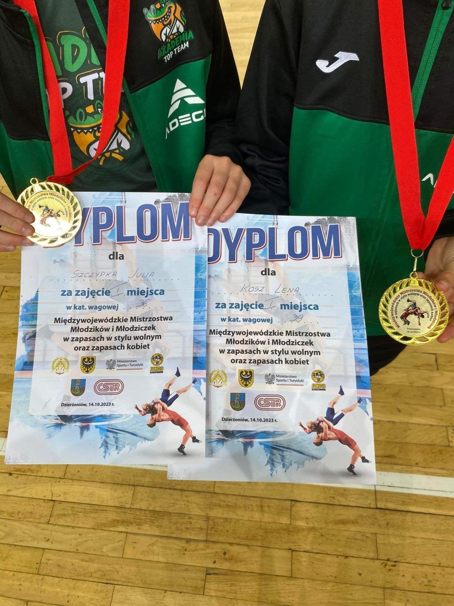 Zdjęcie w galerii na portalu naszwodzislaw.com: Złote medale zapaśniczek Akademii Sportowej Top Team wiadomości z regionu