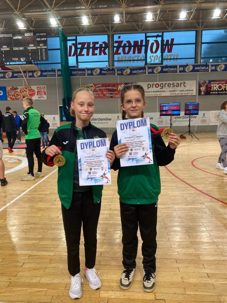Zdjęcie w galerii na portalu naszwodzislaw.com: Złote medale zapaśniczek Akademii Sportowej Top Team wiadomości z regionu