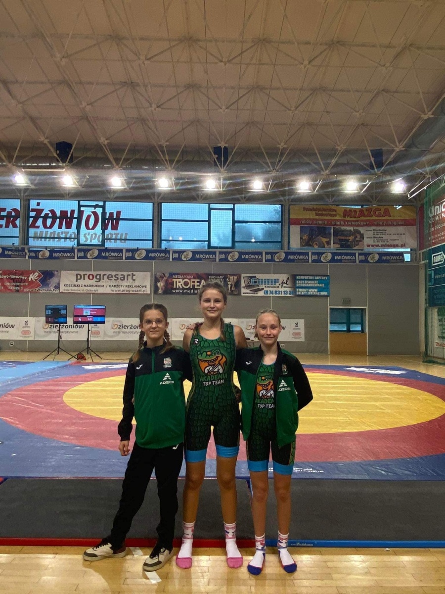 Zdjęcie w galerii na portalu naszwodzislaw.com: Złote medale zapaśniczek Akademii Sportowej Top Team wiadomości z regionu
