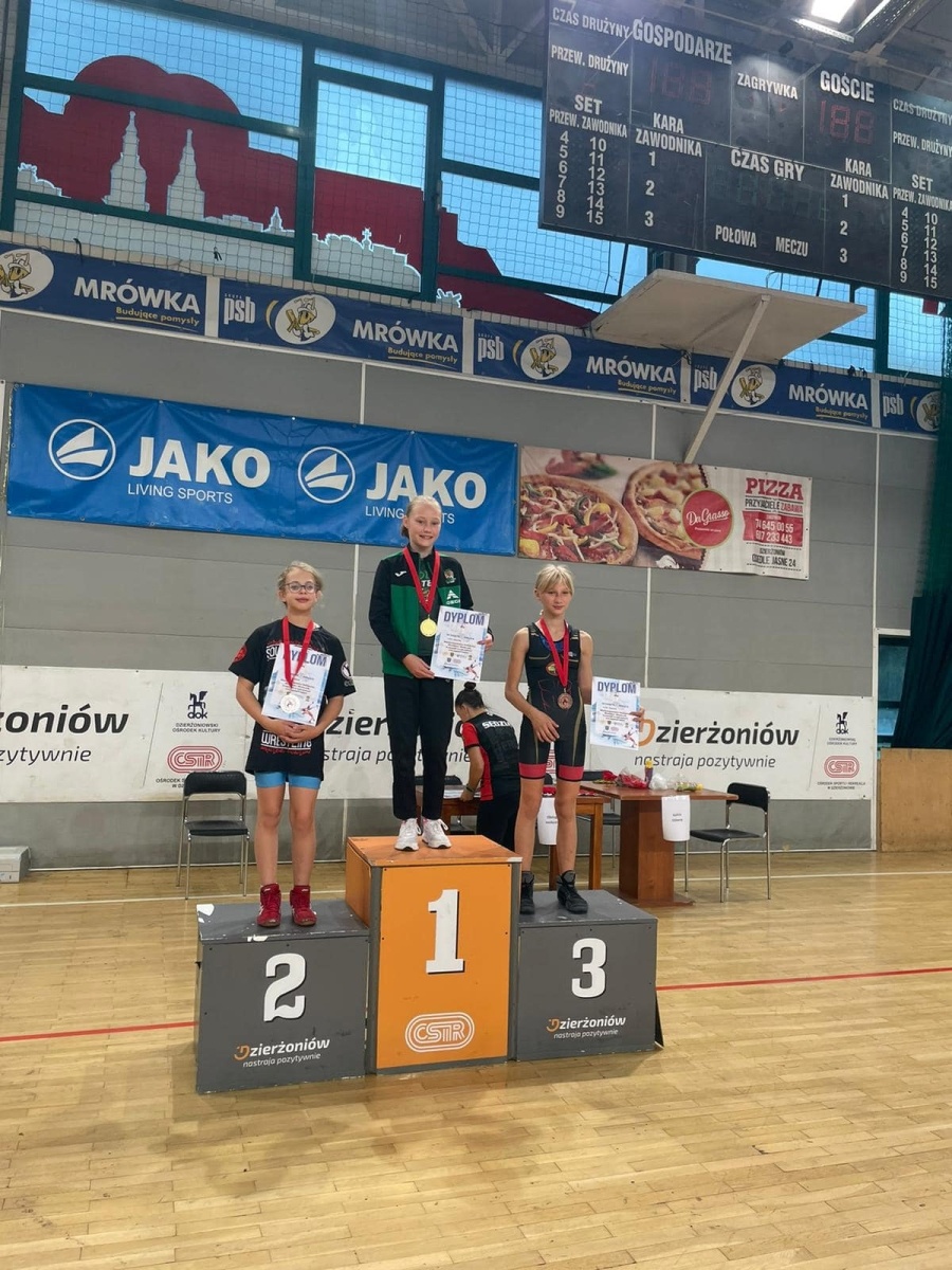 Zdjęcie w galerii na portalu naszwodzislaw.com: Złote medale zapaśniczek Akademii Sportowej Top Team wiadomości z regionu