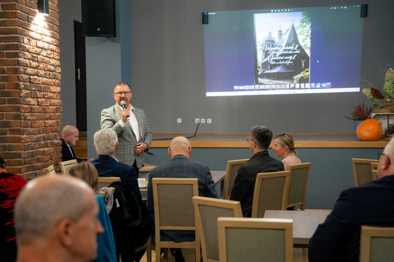 Zdjęcie w galerii na portalu naszwodzislaw.com: Wspólne ścieżki II. Gminy na królewskim szlaku. Promocja najnowszej publikacji za nami wiadomości z regionu