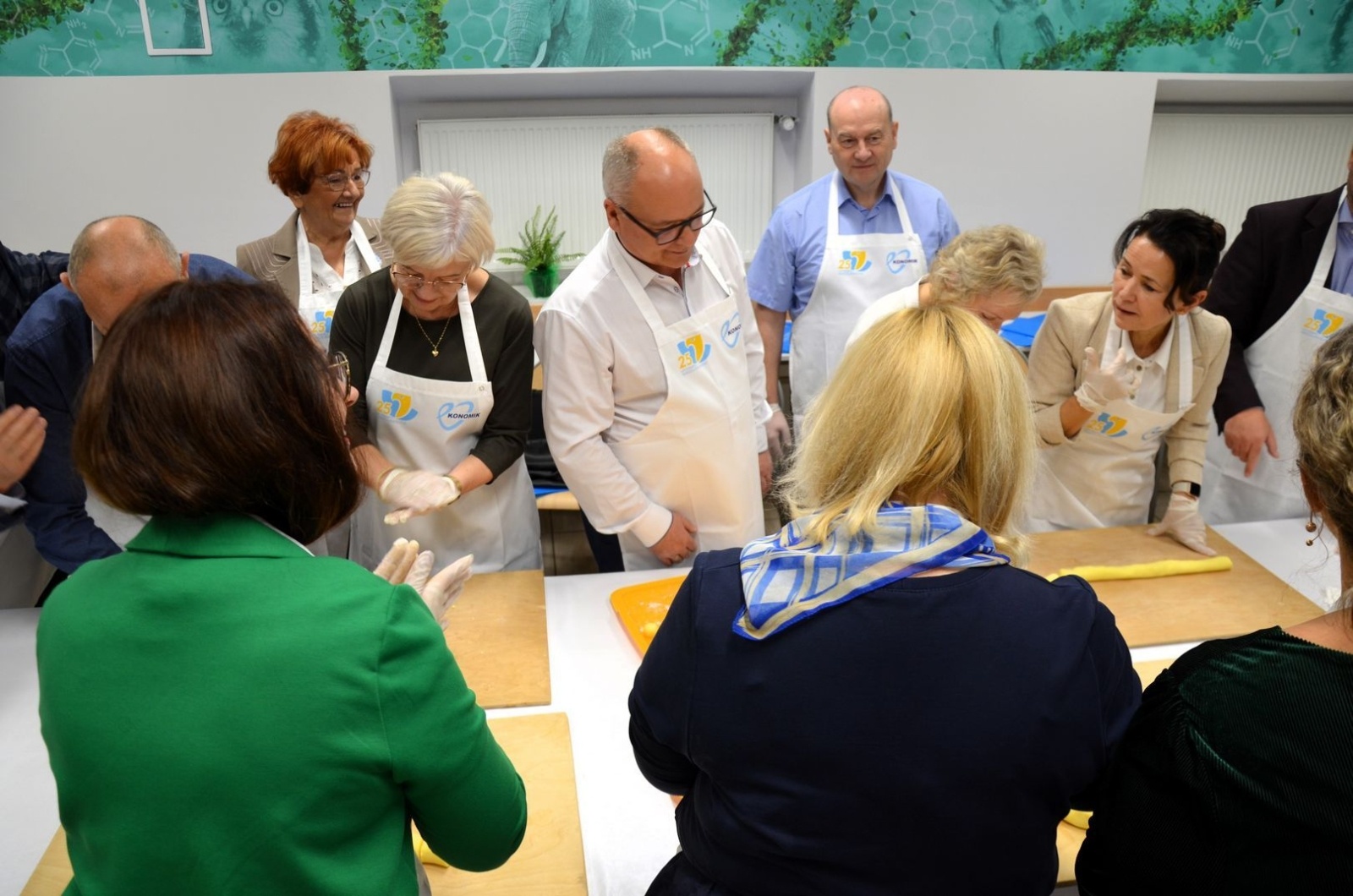 Zdjęcie w galerii na portalu naszwodzislaw.com: W Ekonomiku gotowali w międzynarodowym towarzystwie wiadomości z regionu