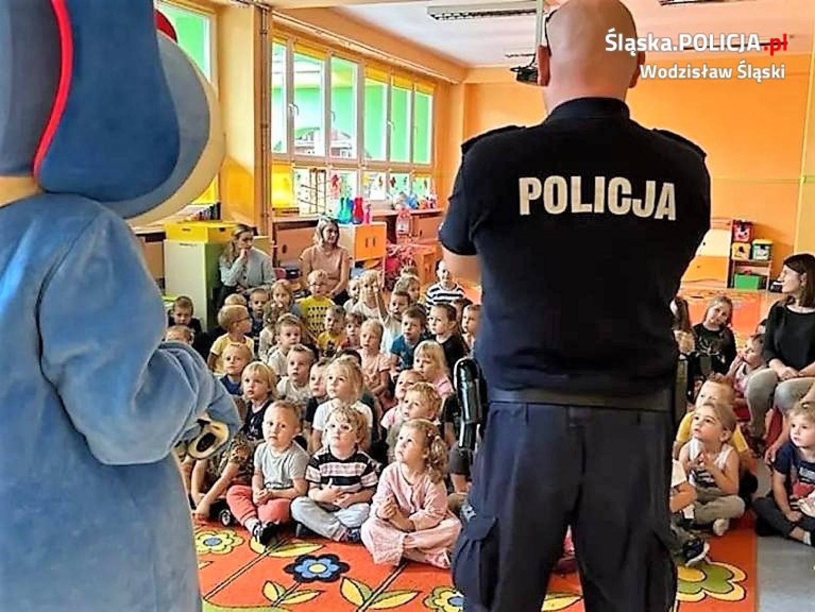 Zdjęcie w galerii na portalu naszwodzislaw.com: Dzielnicowi na spotkaniach z najmłodszymi wiadomości z regionu