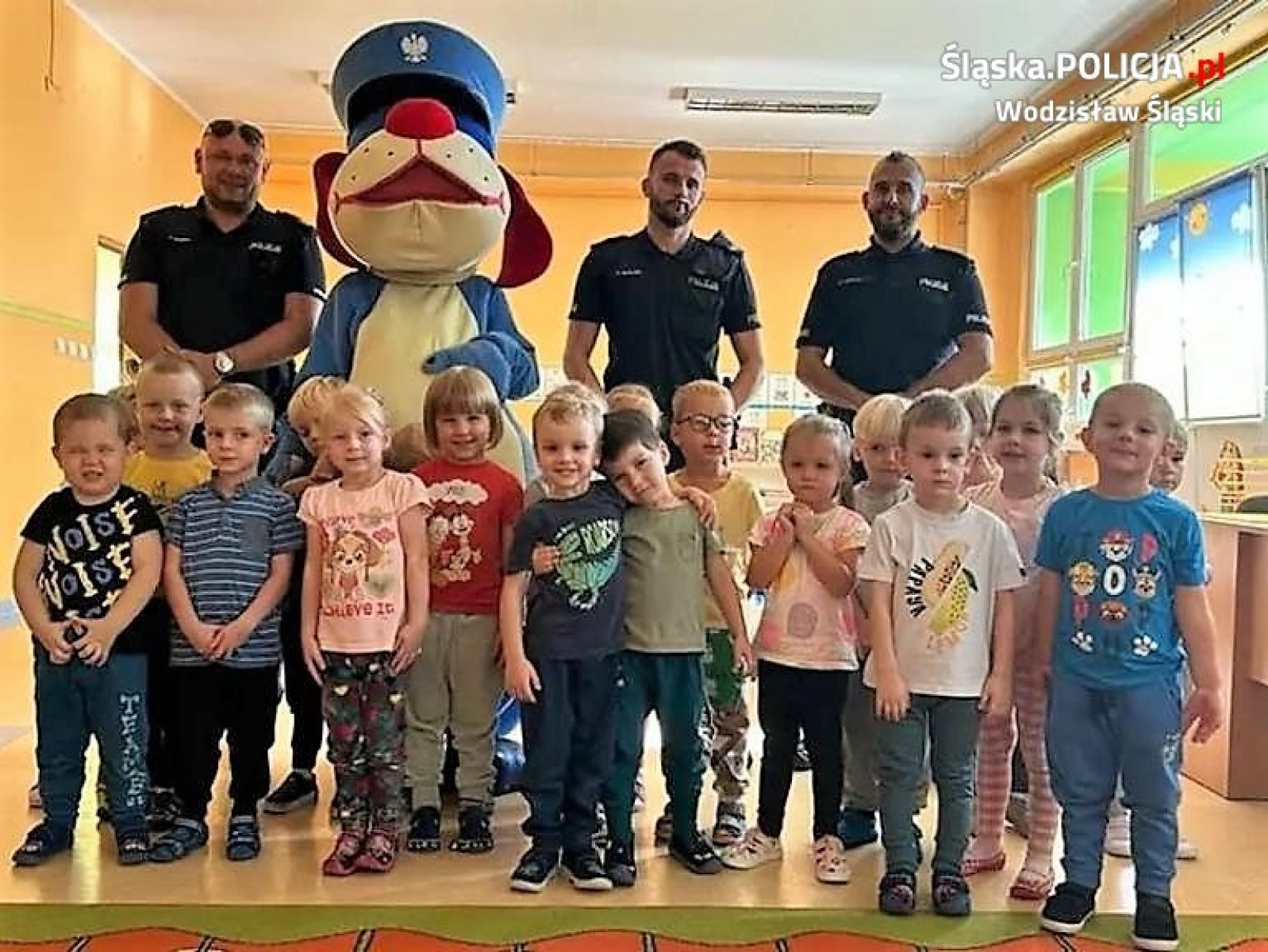 Zdjęcie w galerii na portalu naszwodzislaw.com: Dzielnicowi na spotkaniach z najmłodszymi wiadomości z regionu