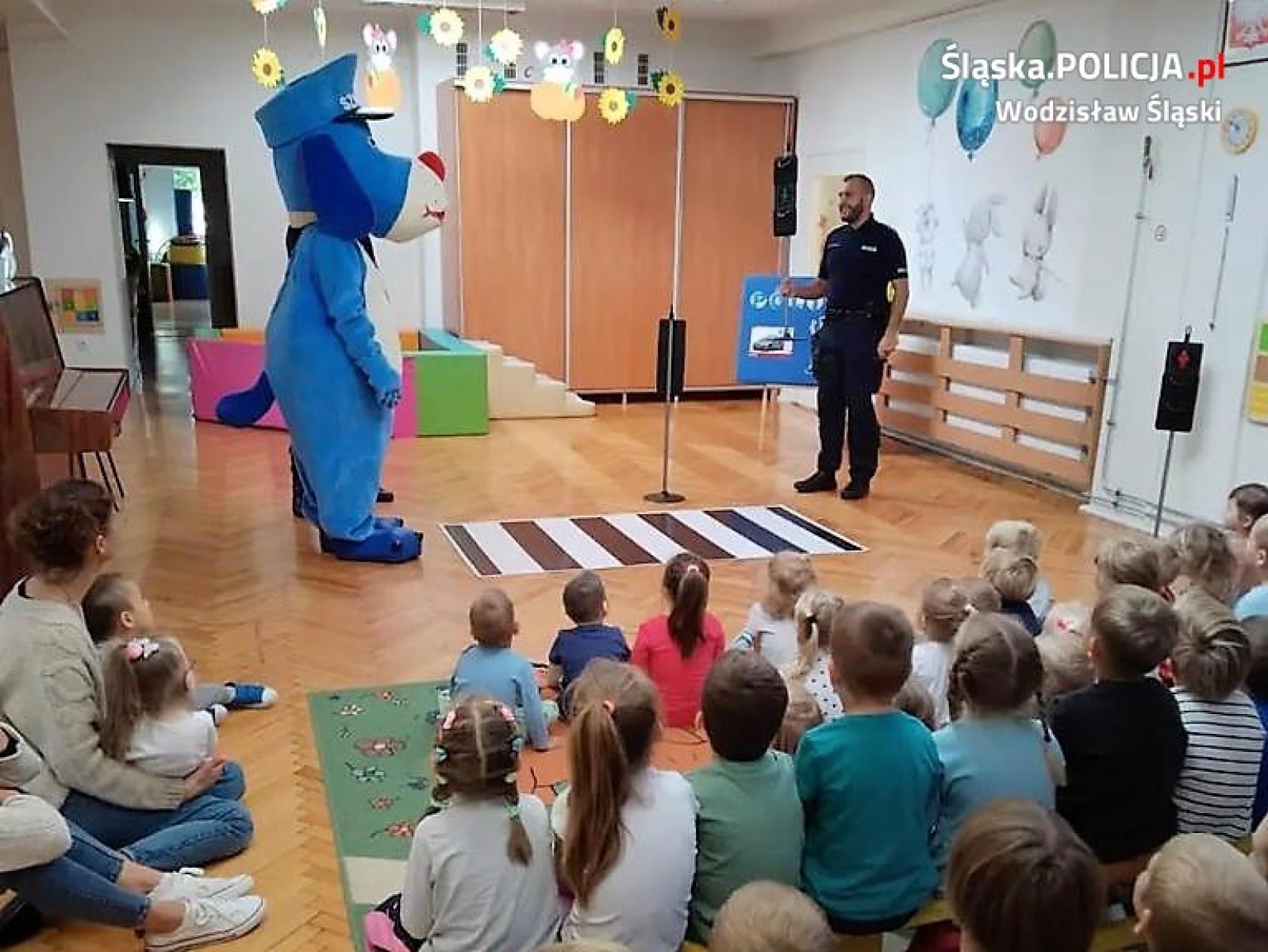 Zdjęcie w galerii na portalu naszwodzislaw.com: Dzielnicowi na spotkaniach z najmłodszymi wiadomości z regionu