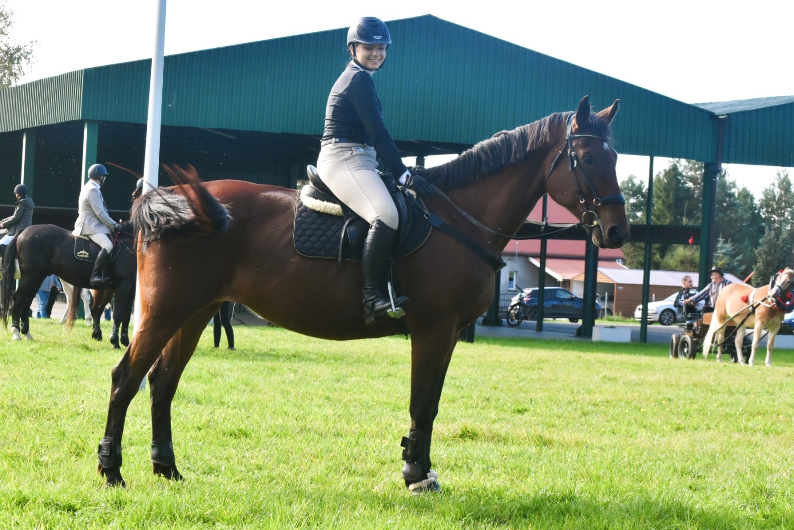 Zdjęcie w galerii na portalu naszwodzislaw.com: Pogonią za lisem zakończyli sezon jeździecki wiadomości z regionu