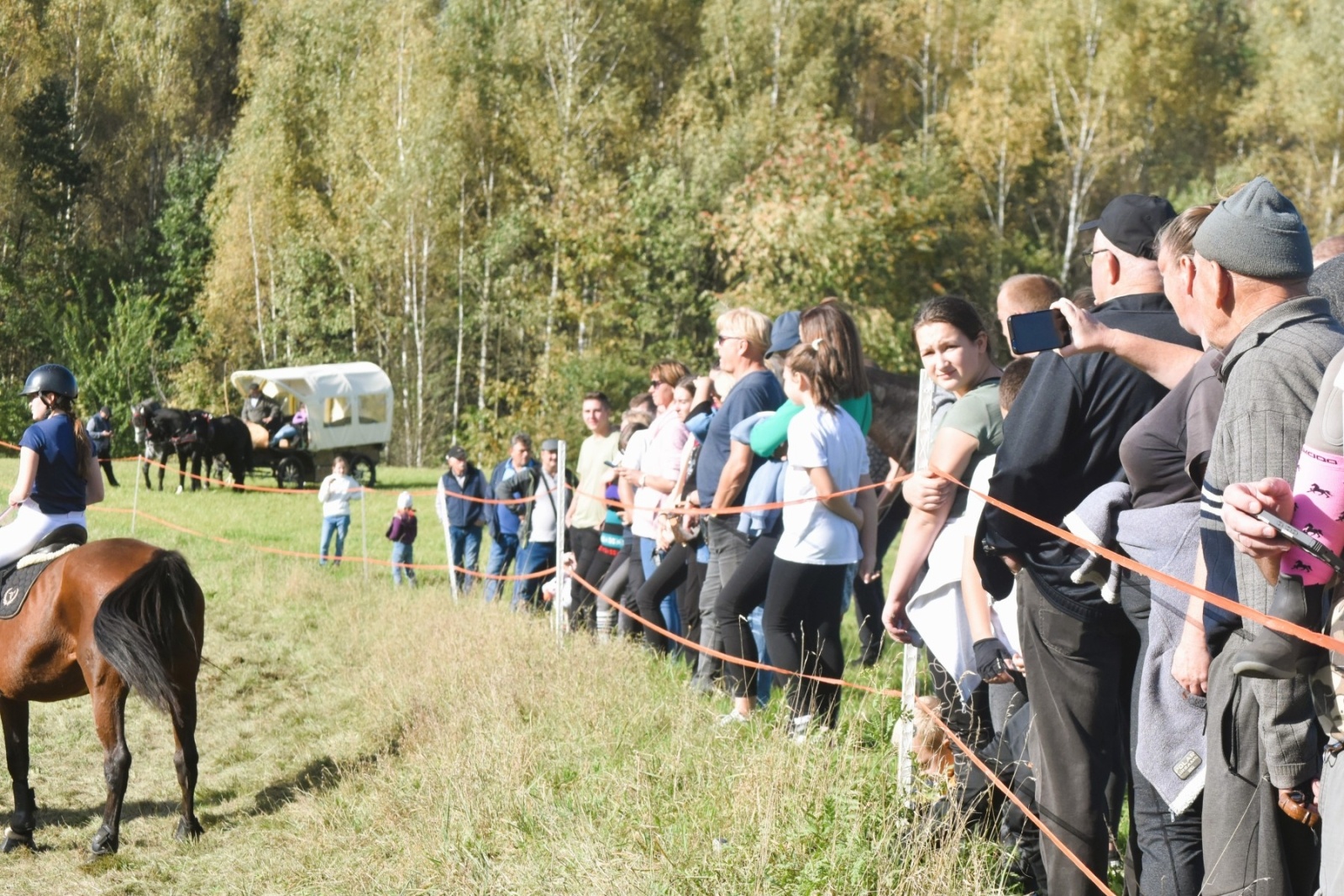 Zdjęcie w galerii na portalu naszwodzislaw.com: Pogonią za lisem zakończyli sezon jeździecki wiadomości z regionu