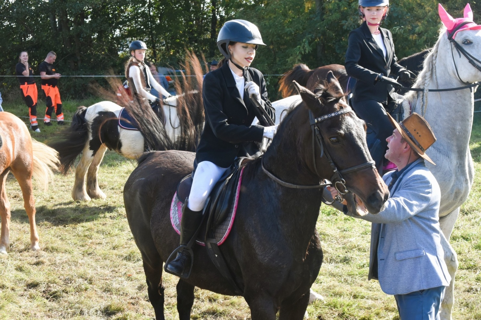 Zdjęcie w galerii na portalu naszwodzislaw.com: Pogonią za lisem zakończyli sezon jeździecki wiadomości z regionu