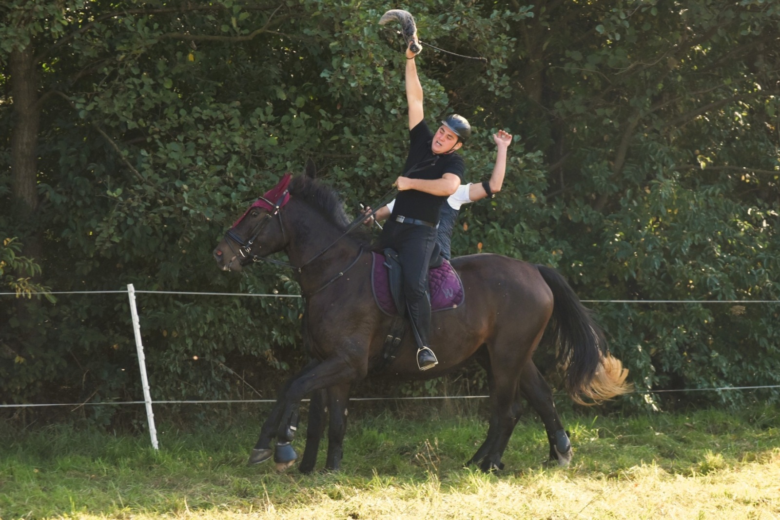 Zdjęcie w galerii na portalu naszwodzislaw.com: Pogonią za lisem zakończyli sezon jeździecki wiadomości z regionu