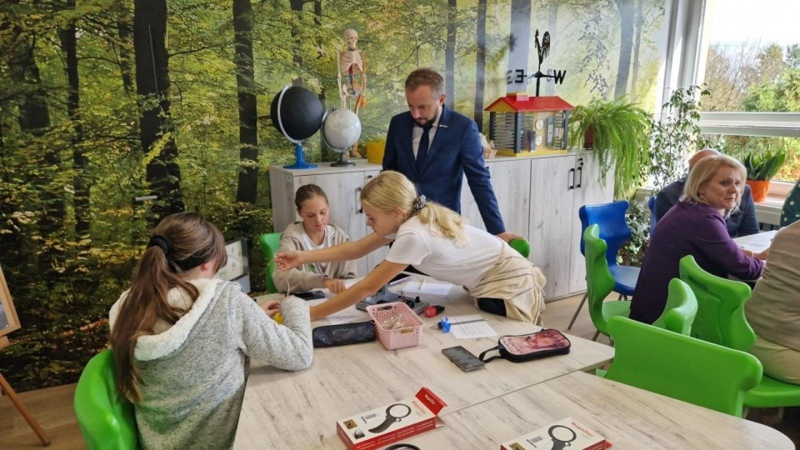 Zdjęcie w galerii na portalu naszwodzislaw.com: Zielona Pracownia w rydułtowskiej Dwójce wiadomości z regionu