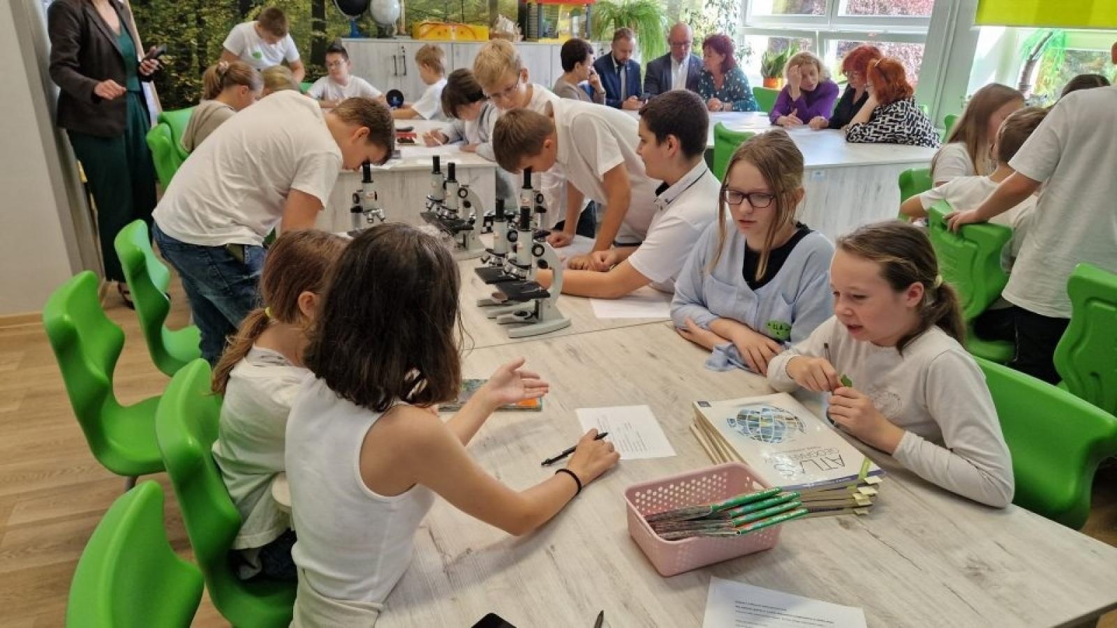 Zdjęcie w galerii na portalu naszwodzislaw.com: Zielona Pracownia w rydułtowskiej Dwójce wiadomości z regionu