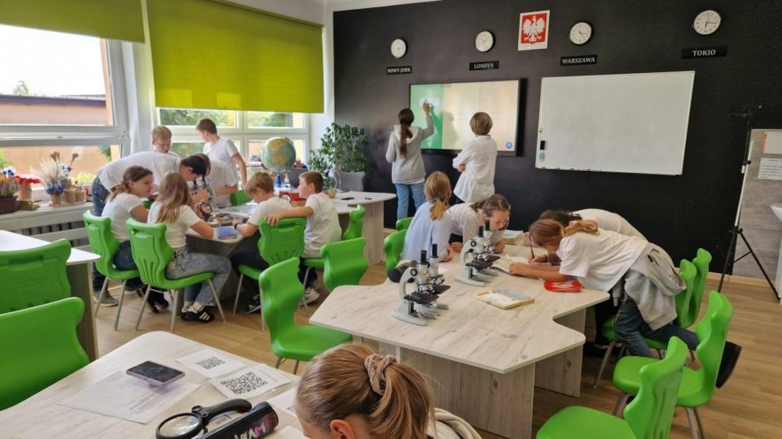 Zdjęcie w galerii na portalu naszwodzislaw.com: Zielona Pracownia w rydułtowskiej Dwójce wiadomości z regionu