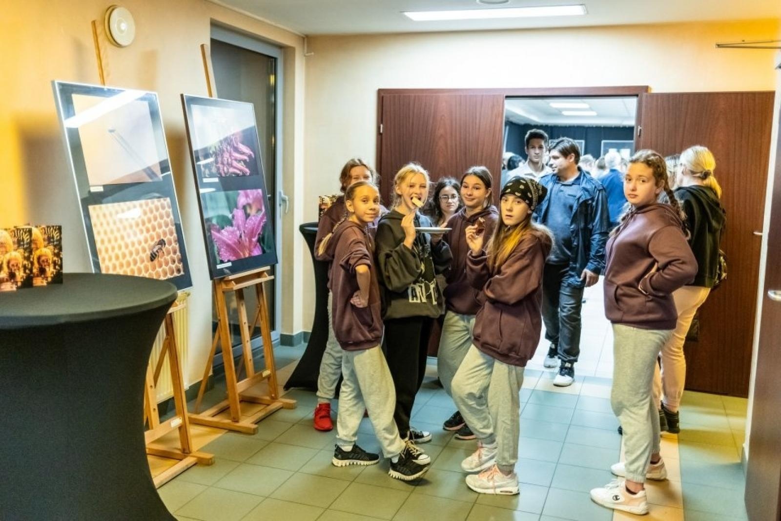 Zdjęcie w galerii na portalu naszwodzislaw.com: To Bee or not to Bee. Poznajmy zwycięzców konkursu wiadomości z regionu